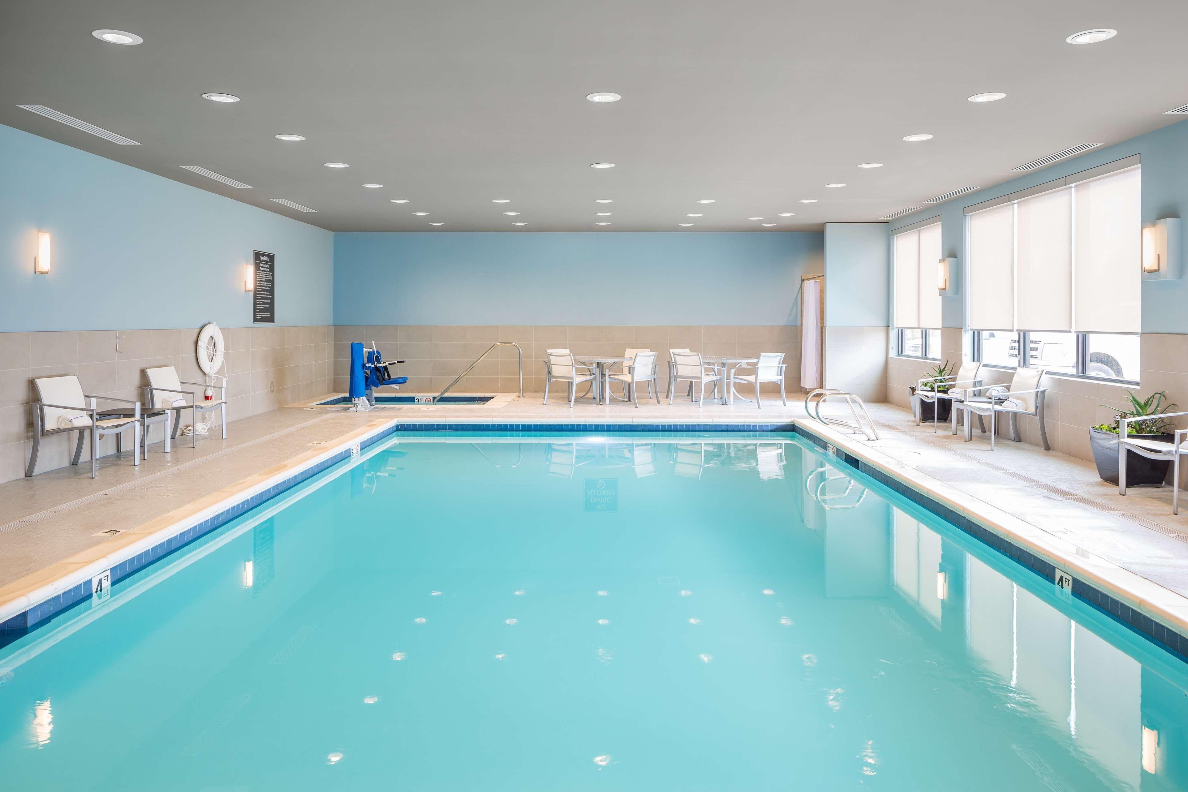 Vista Piscina Best Western Premier Hotel at Fisher's Landing