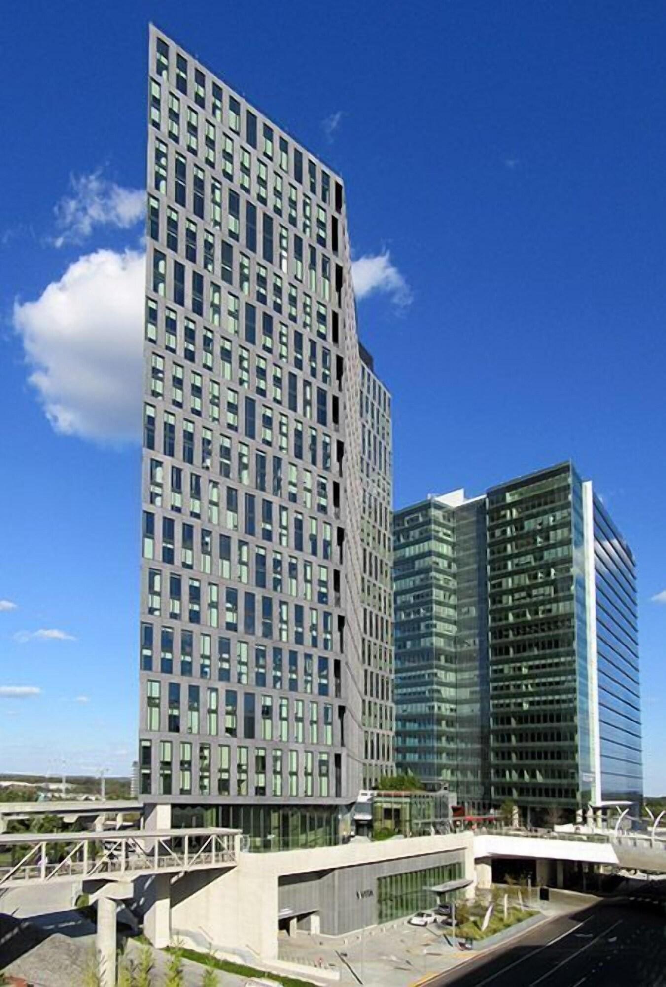 Vista Exterior LRV at Tysons Corner