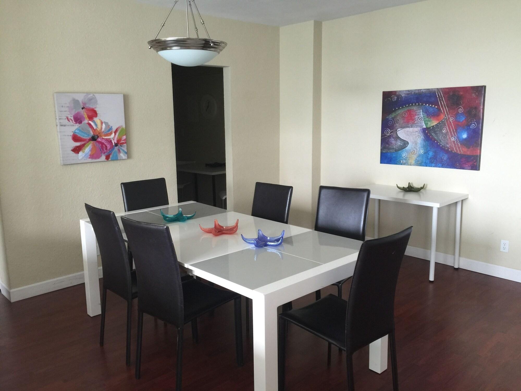 Varios Hollywood Beach Side Apartments