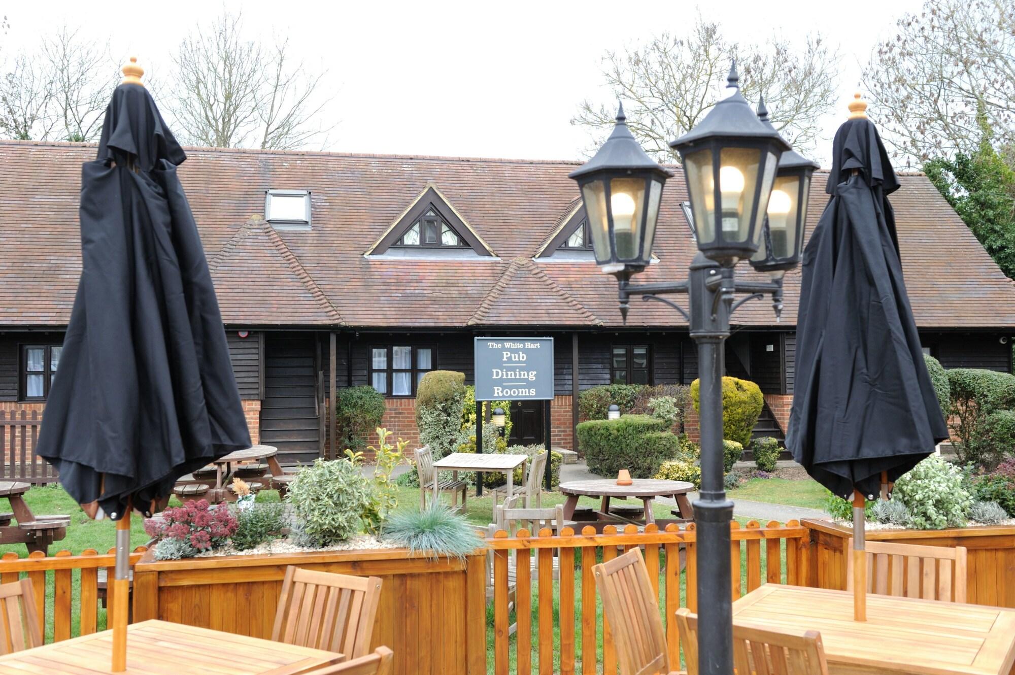 Vista Exterior The White Hart by Green King Inns