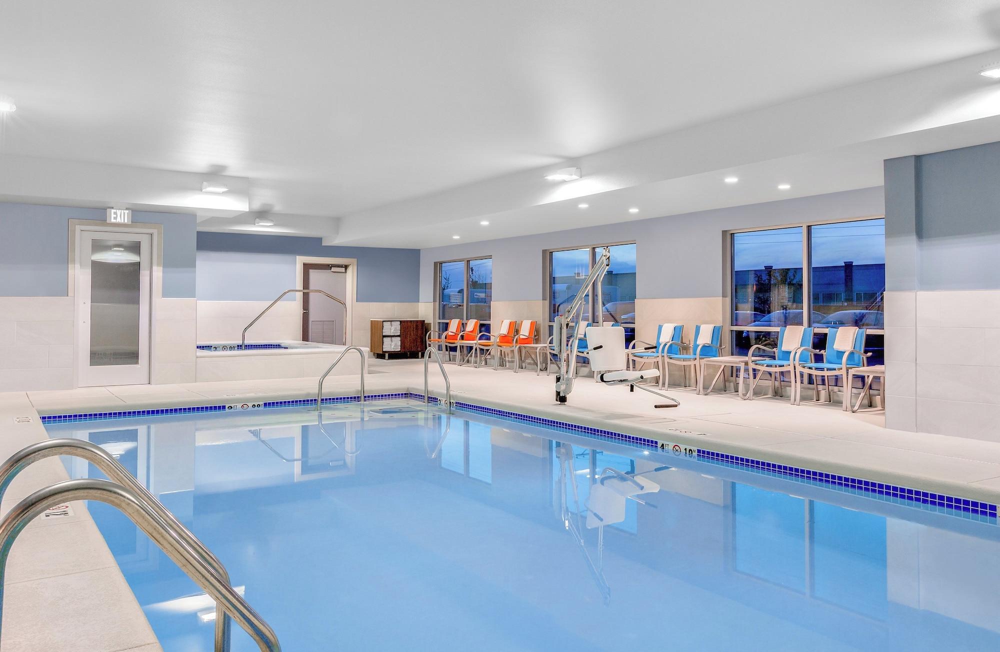 Vista Piscina Holiday Inn Express and Suites Union Gap- Yakima Area by IHG