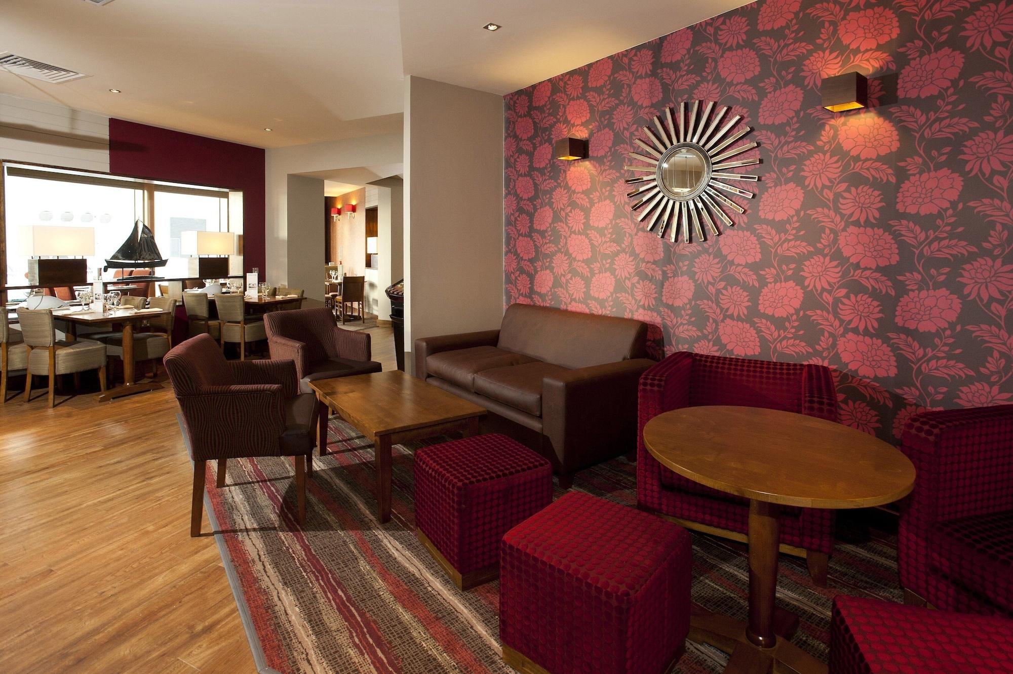 Bar/Salón Premier Inn Belfast Titanic Quarter