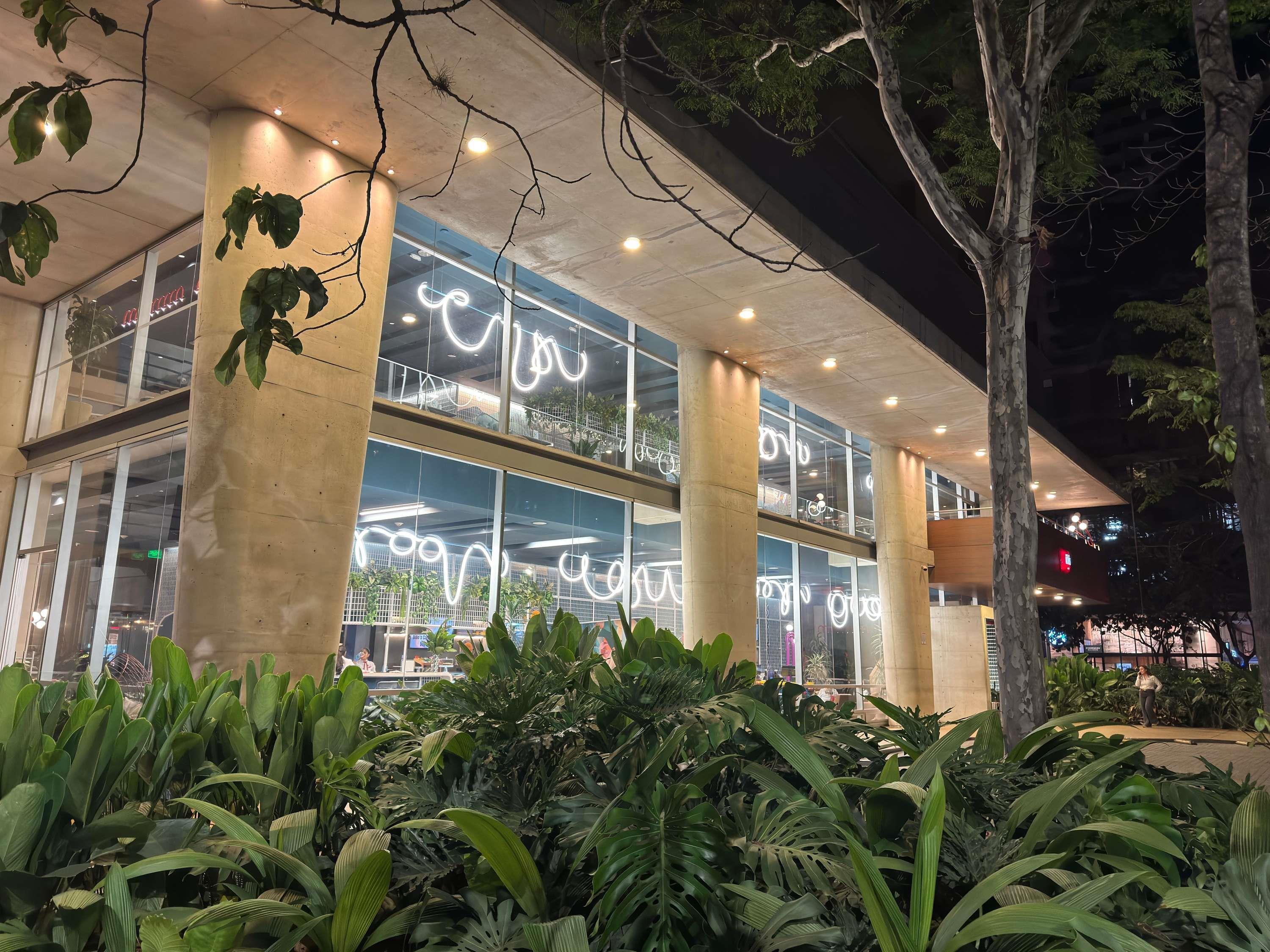 Vista Exterior ibis Medellin