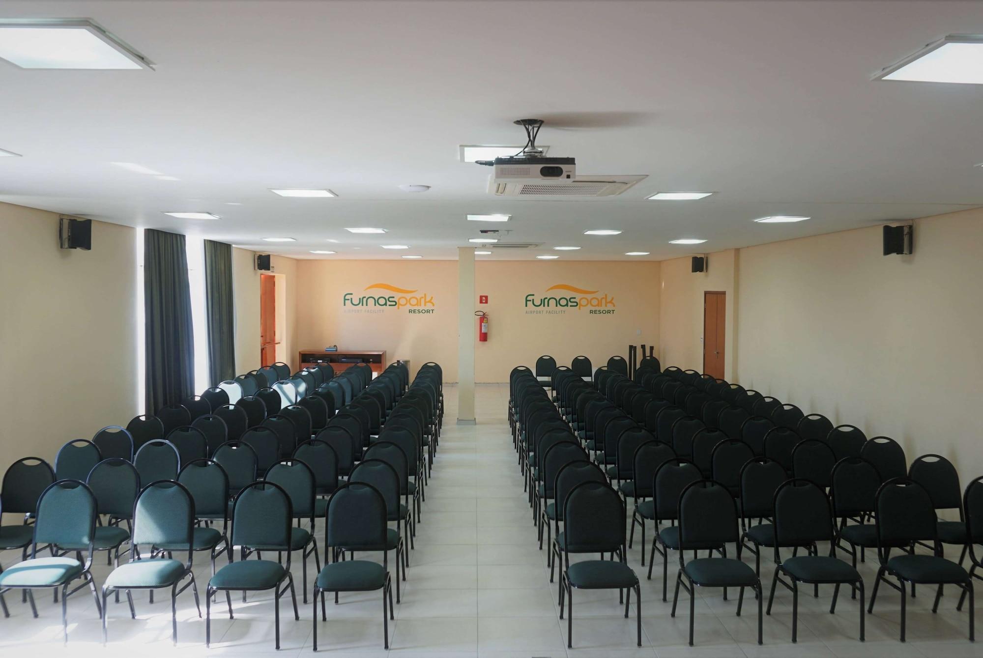 Sala de Reuniones Ramada by Wyndham Furnaspark