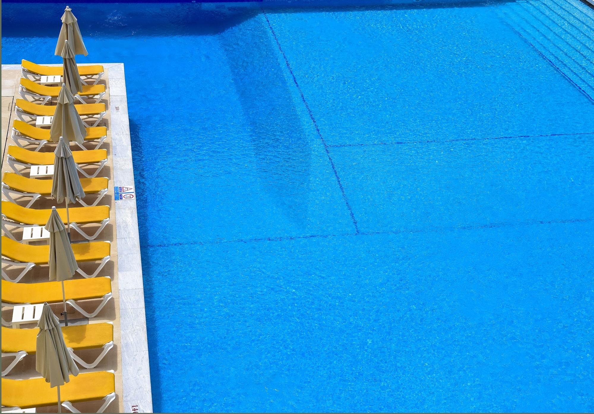 Gimnasio Aqualuz Lagos by The Editory