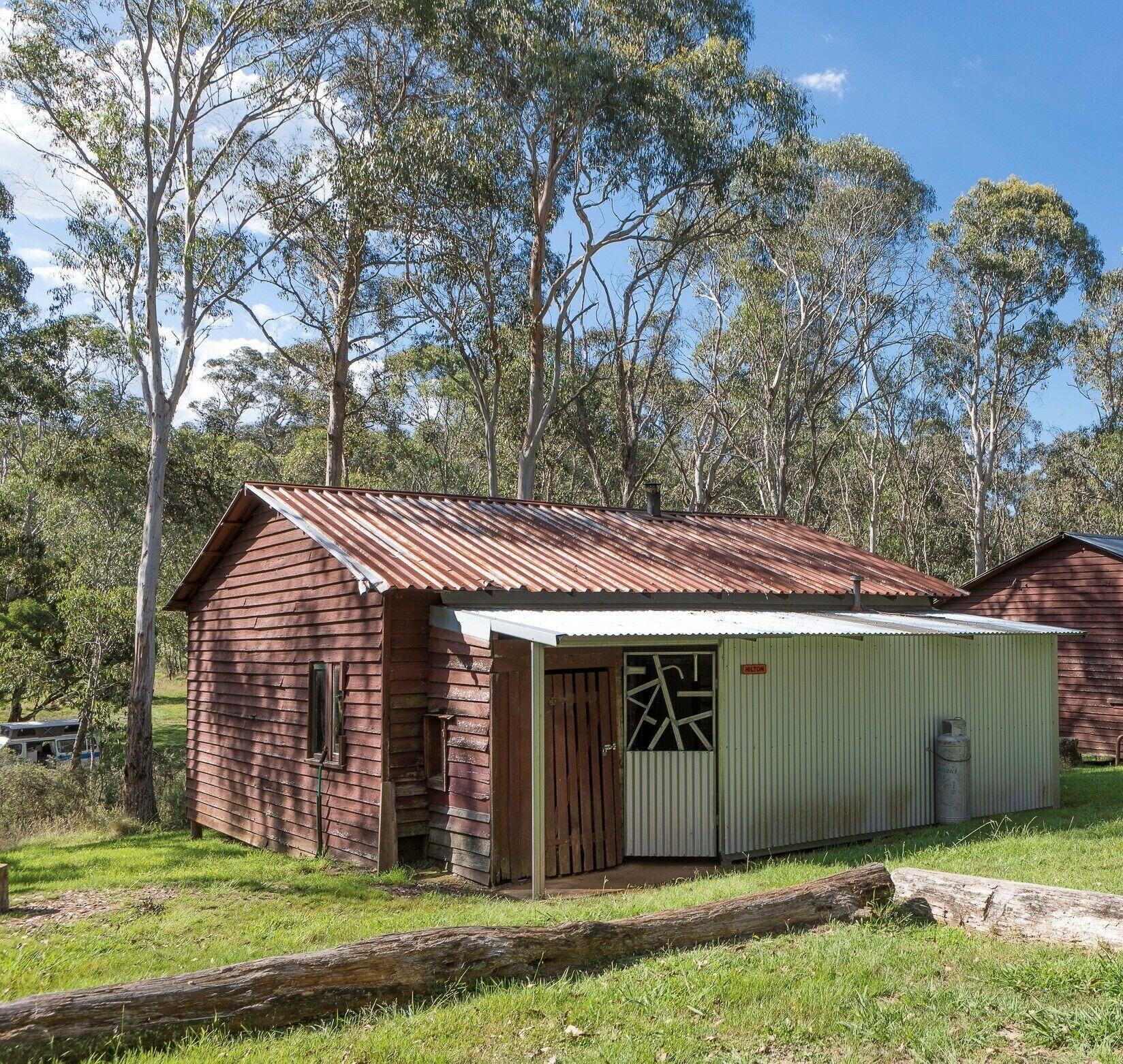 Varios Little Styx Cabins