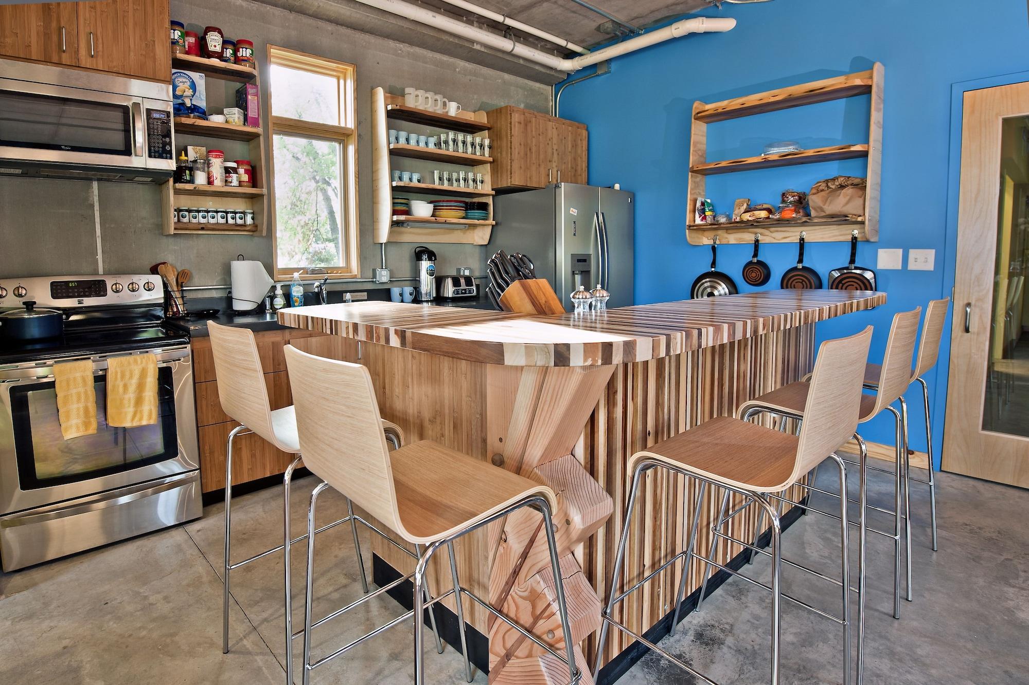 Restaurant The Crash Pad - An Uncommon Hostel