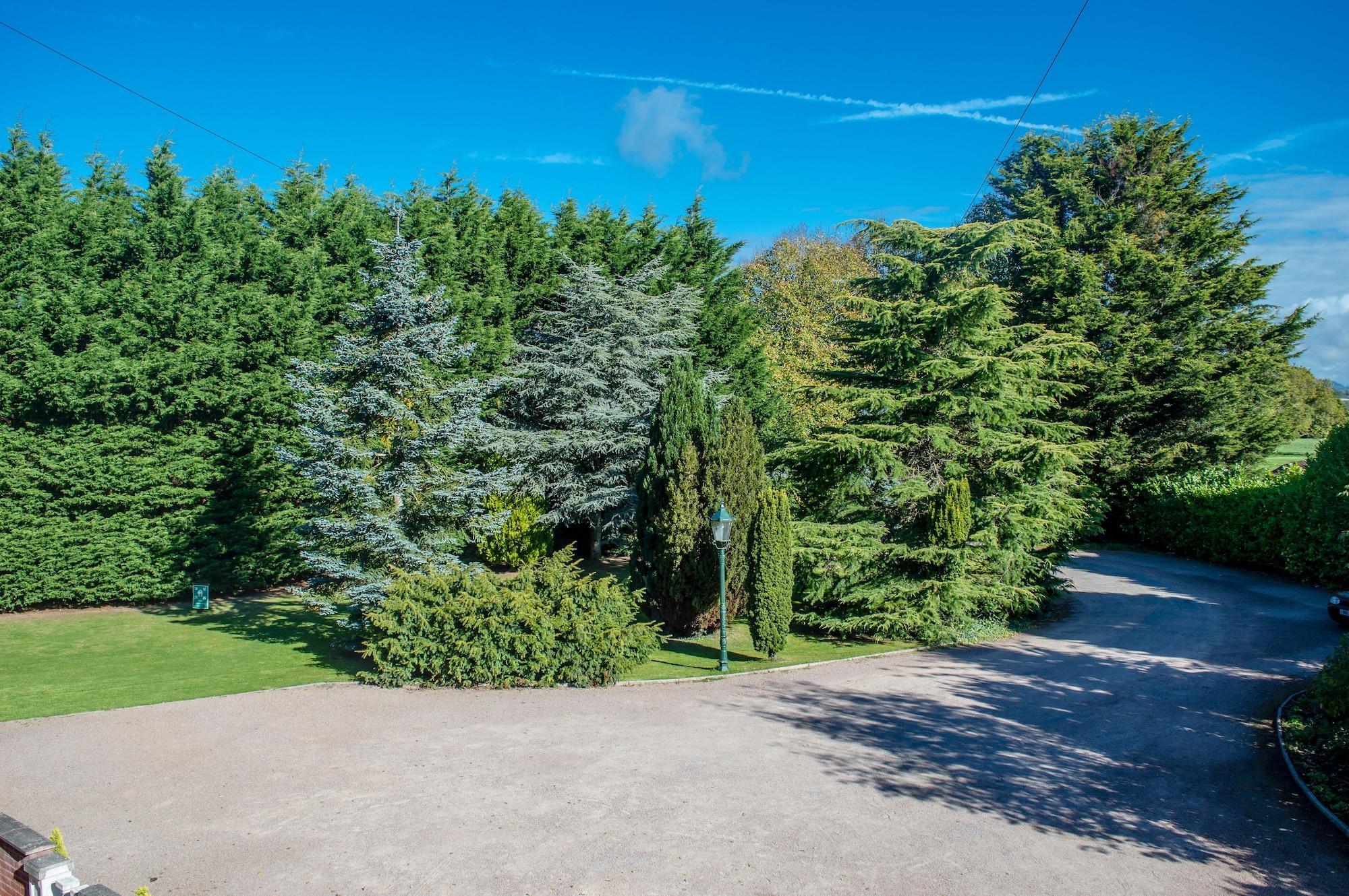 Vista Exterior The Grange Court Hotel