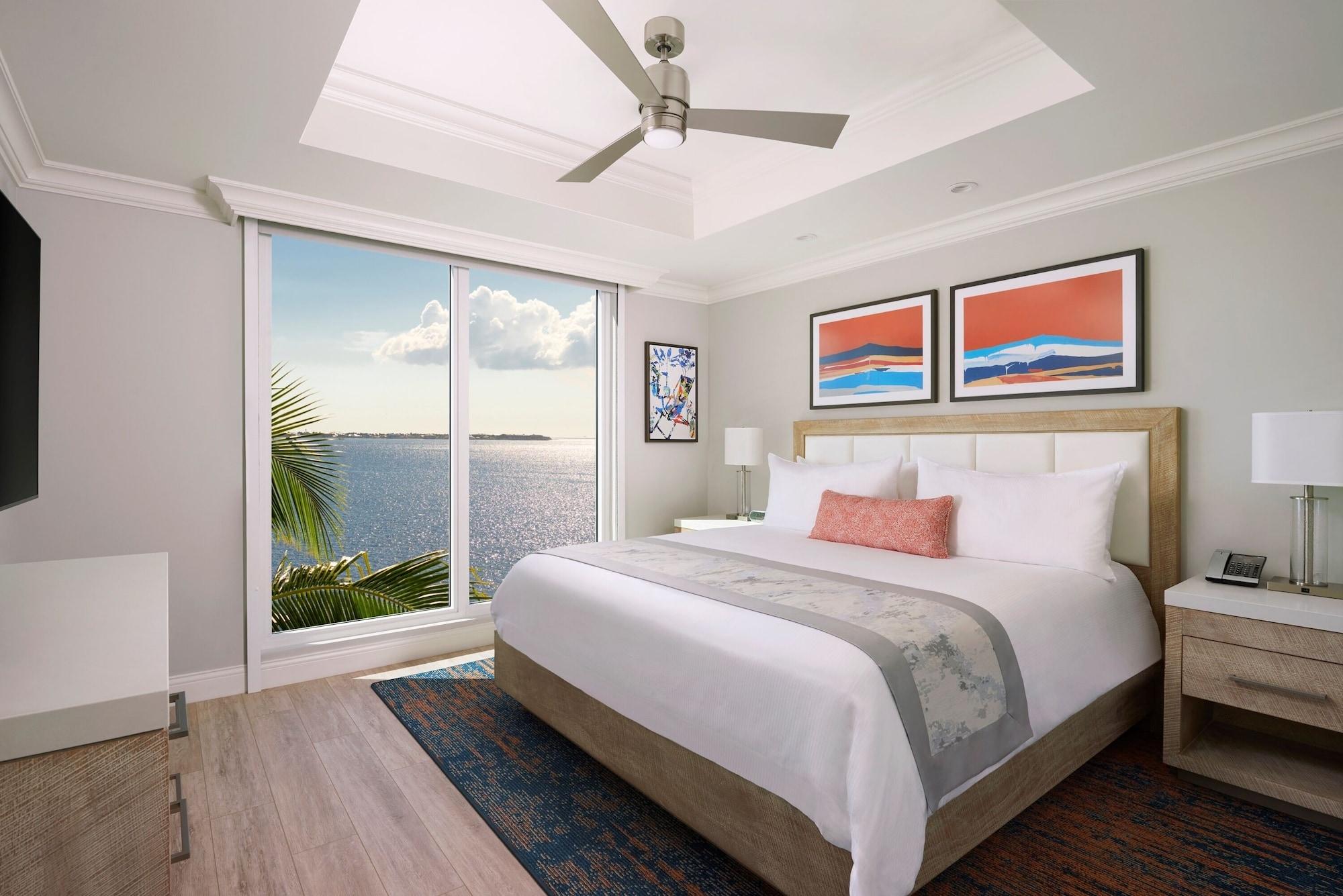 Quarto Sunsuites Villas At Sunseeker Resort, Curio By Hilton