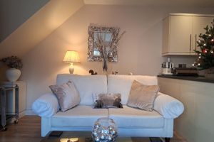 Alquiler Vacacional - Luxury Mews House in Tranquil Courtyard. Central Ryde. 5 Minutes Walk to Beach.