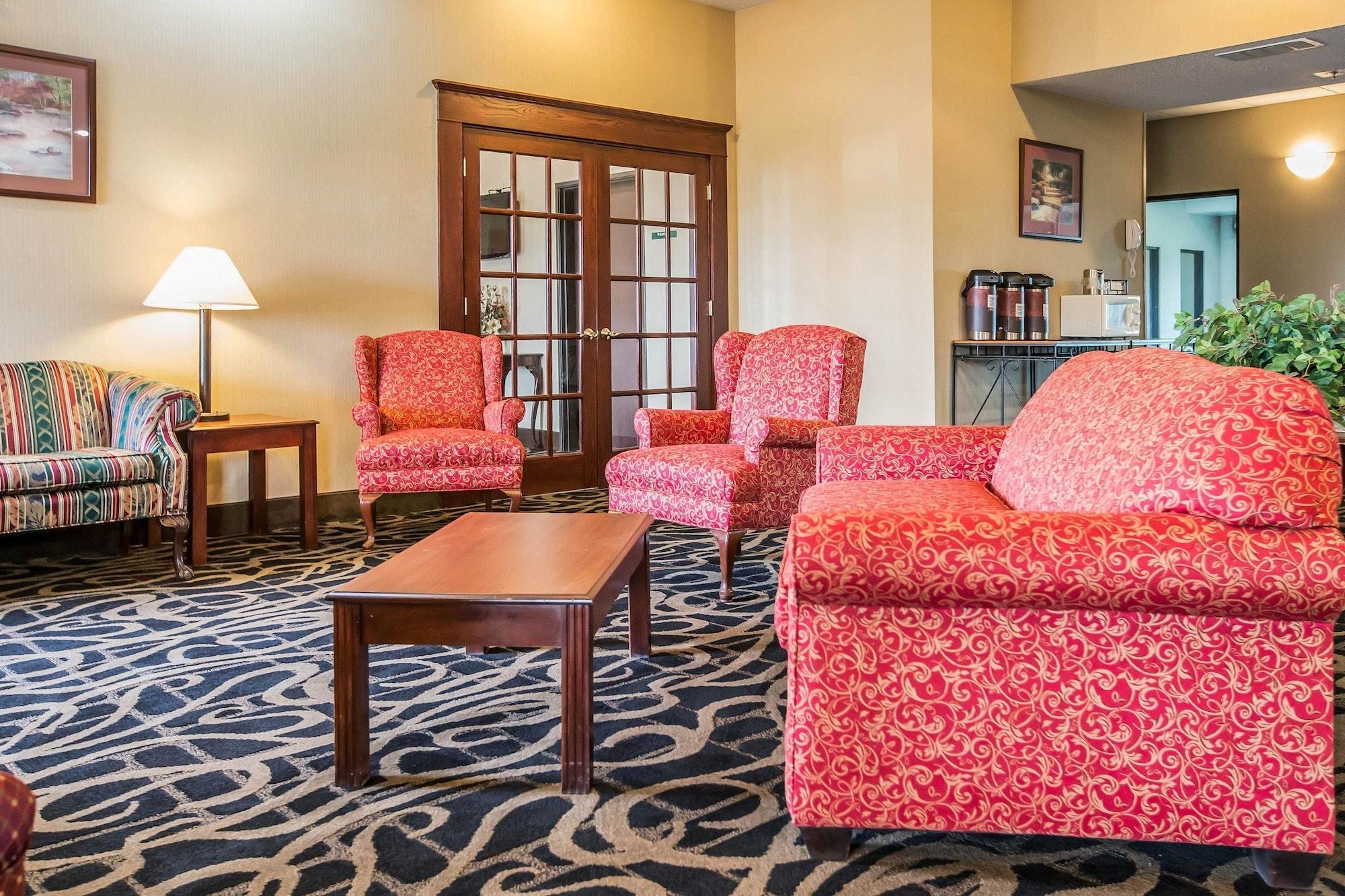 Vista Lobby Quality Inn & Suites Mendota near I-39