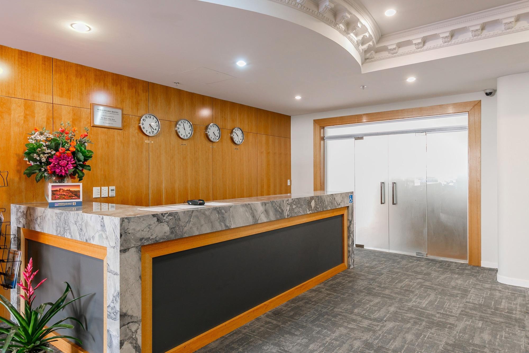 Vista Lobby Boulevard Hotel