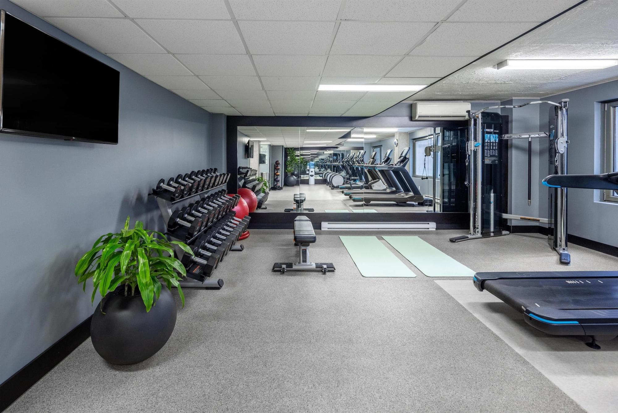 Gimnasio Embassy Suites Montréal by Hilton