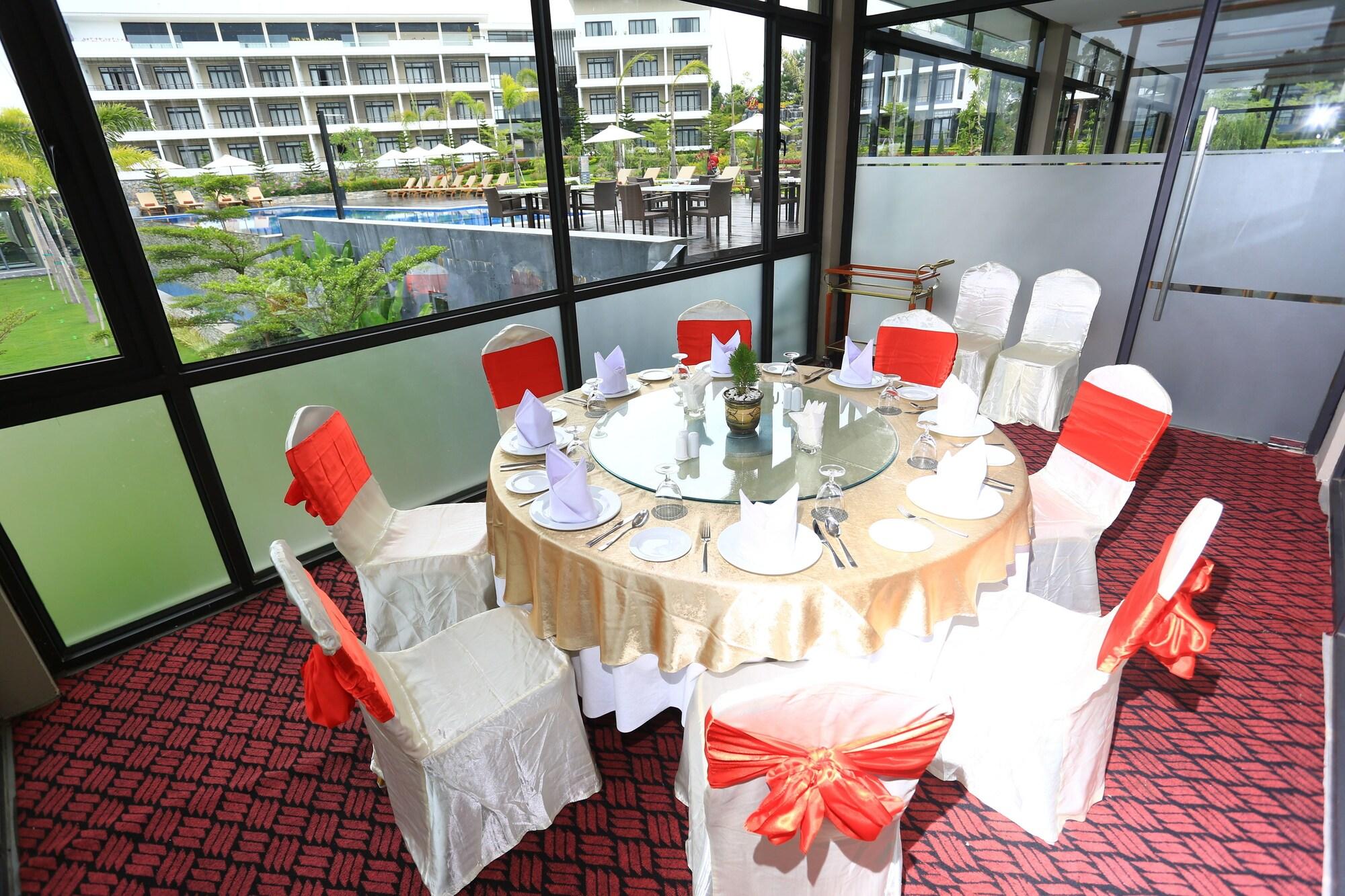 Restaurant Hotel SS Aung Ban