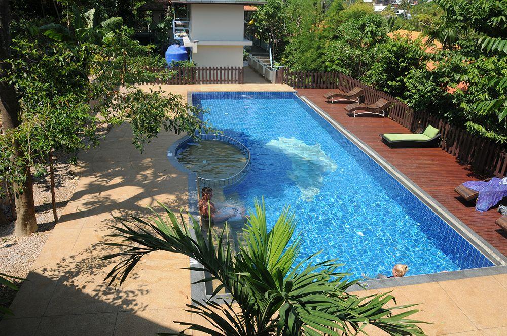 Vista da piscina JJ Bungalow & Guest house