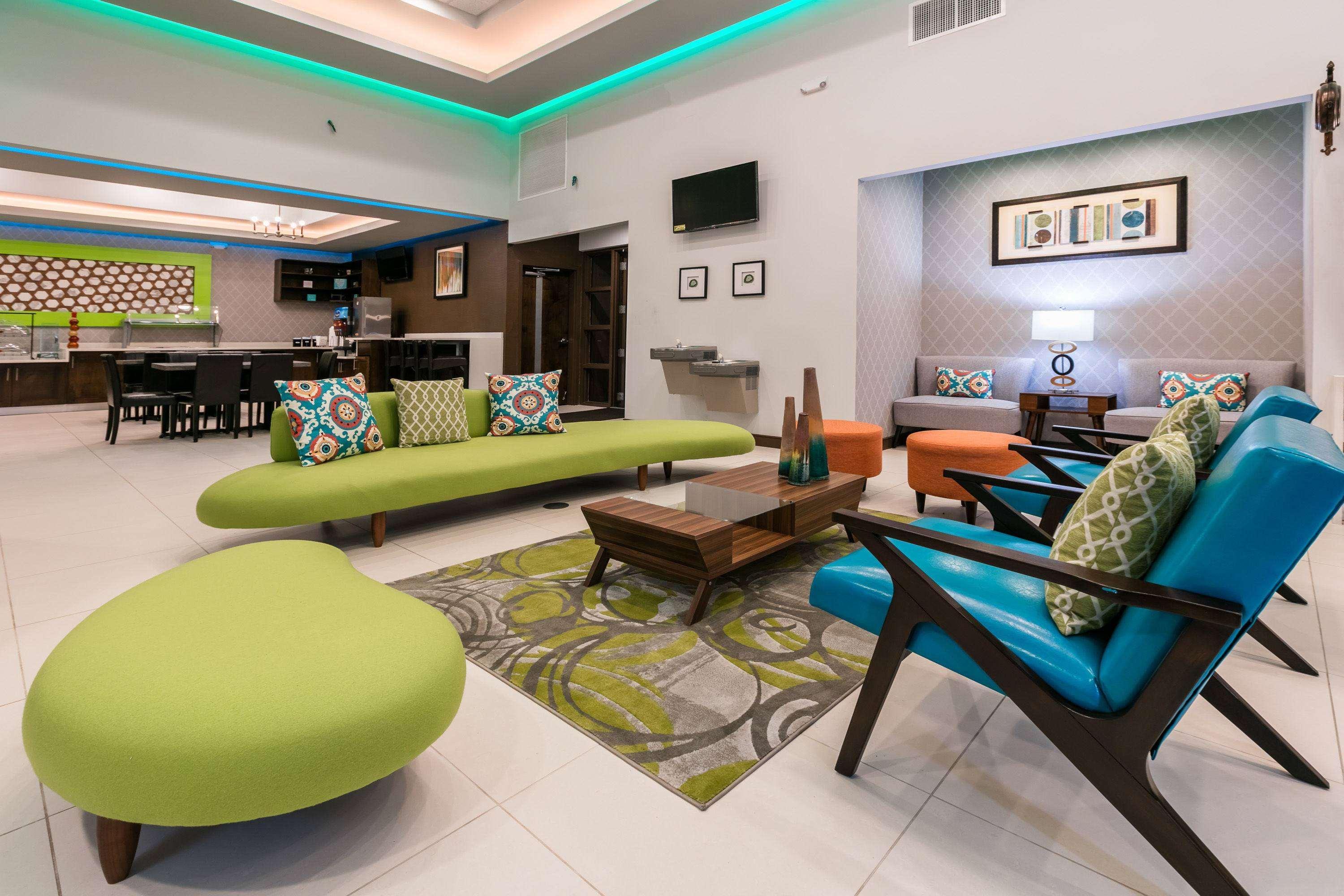 Vista Lobby Ramada by Wyndham El Paso