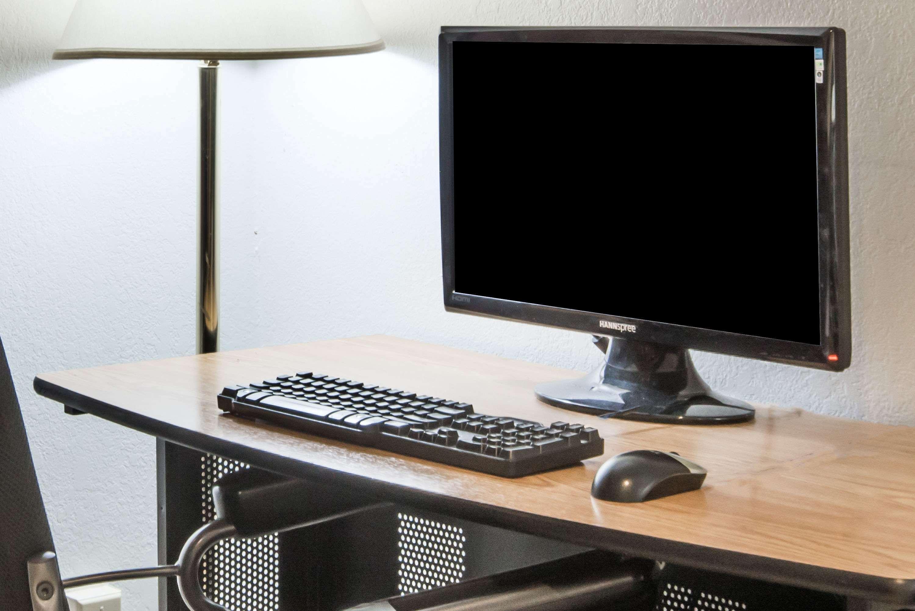 Centro de Negocios Super 8 By Wyndham Groton