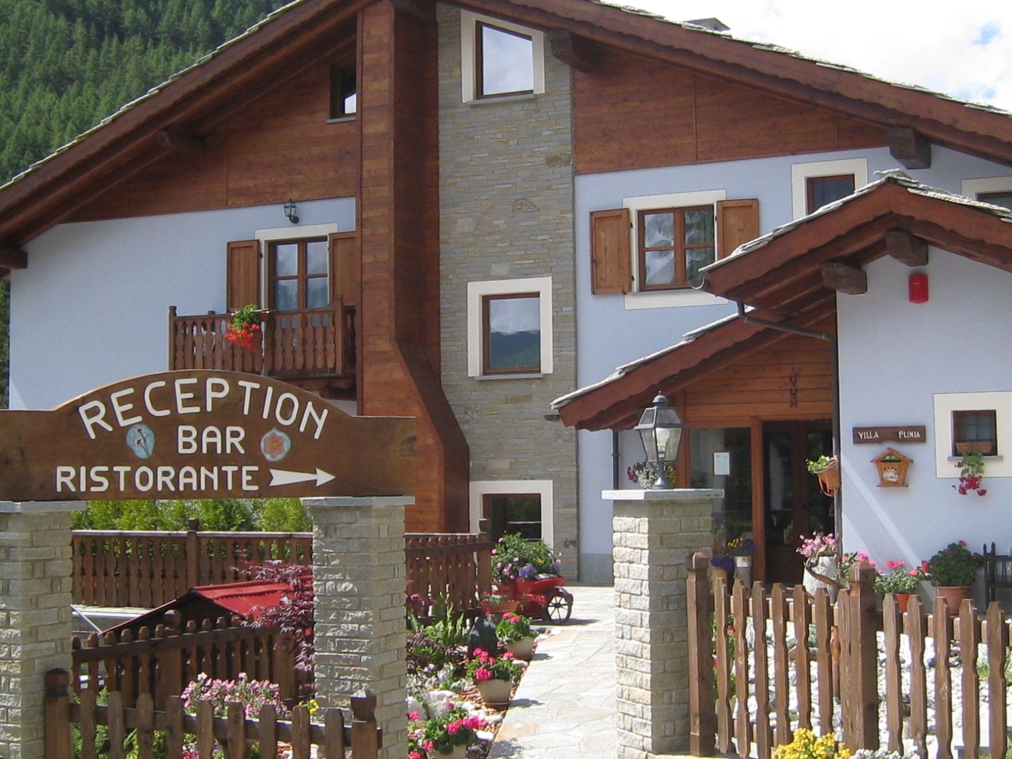 Vista Exterior Hotel Villa Plinia
