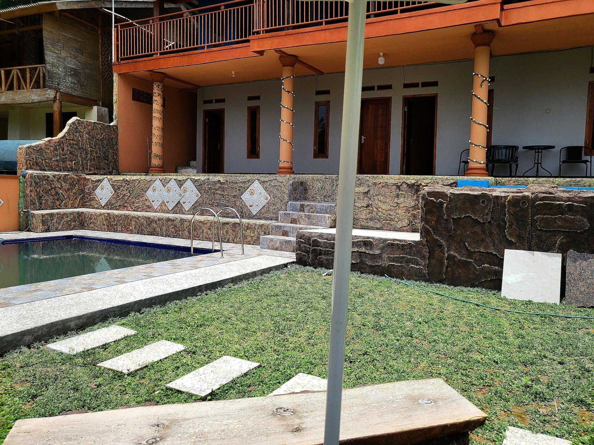 Vista Exterior EXPRESS O 92345 Villa Bidadari