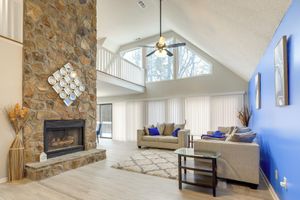 Alquiler Vacacional - 4 Mi to Charming Dtwn Fayetteville! Bright Home