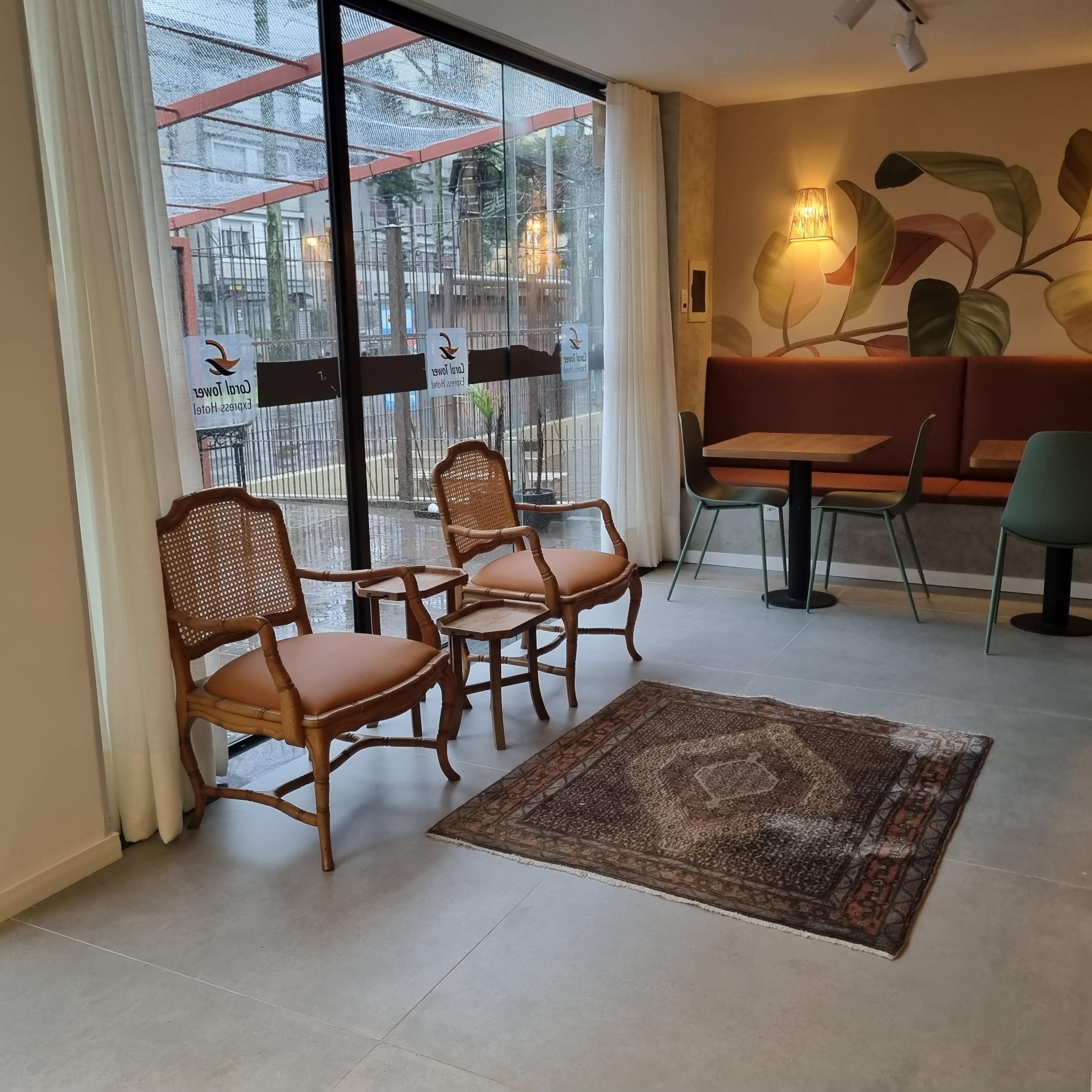 Vista Lobby Coral Express