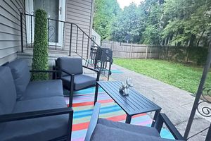 Alquiler Vacacional - Colonial Style Home 5 Br 2 bath n’ Parking! Close to restaurants n’ colleges!