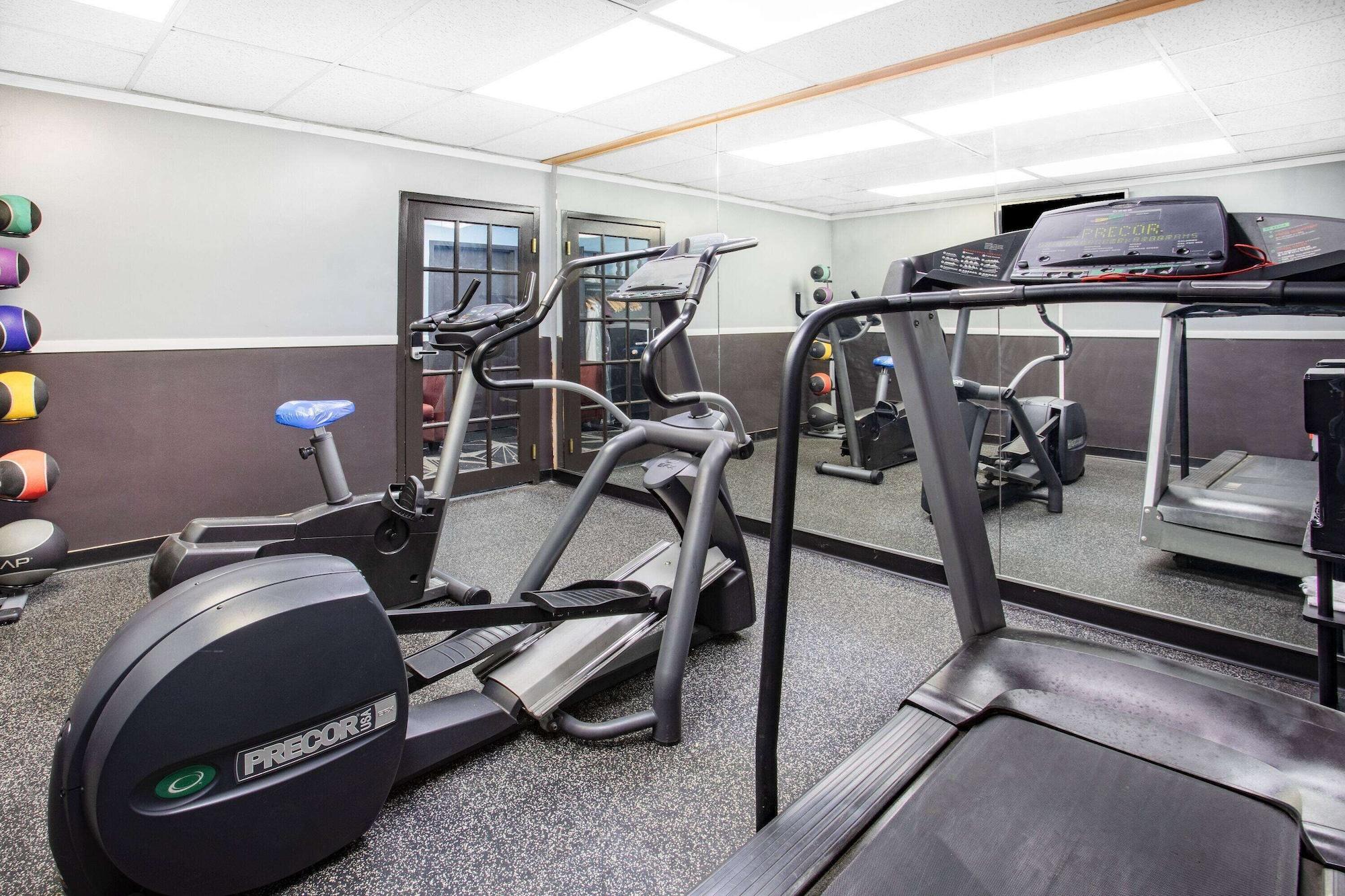 Gimnasio Days Inn by Wyndham Livonia/Canton/Detroit