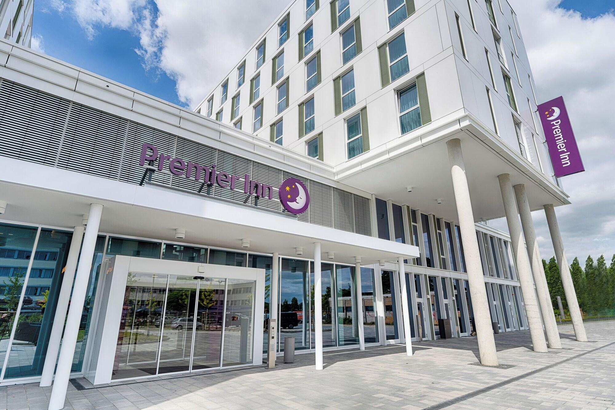 Vista Exterior Premier Inn Wolfsburg City Centre