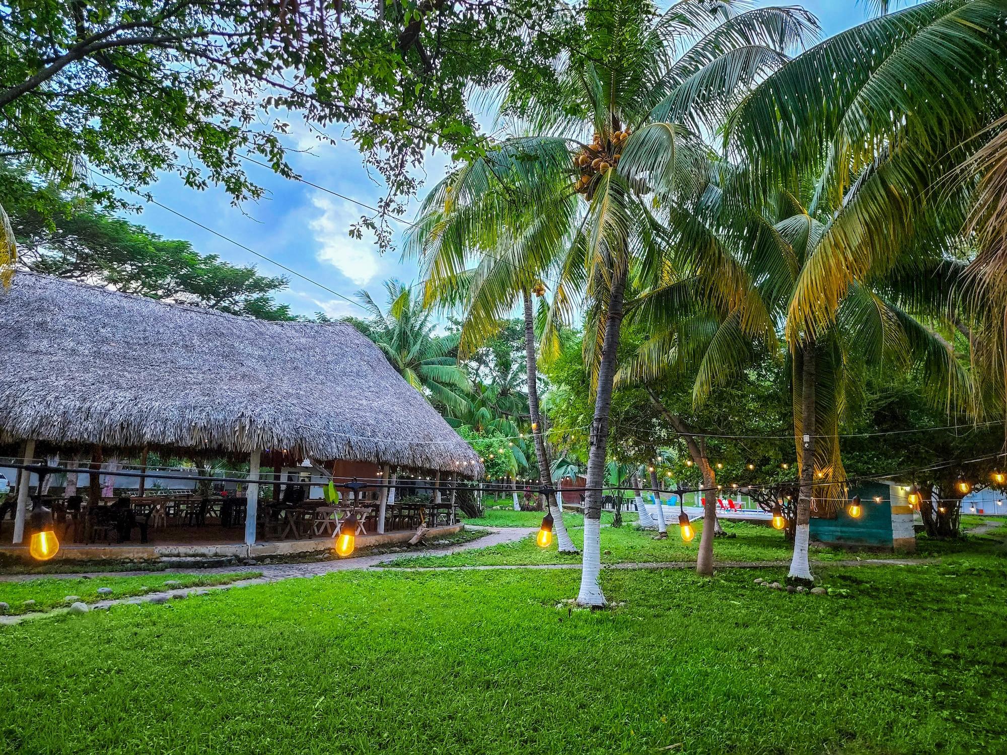 Vista Exterior Playa Linda Surf Hotel