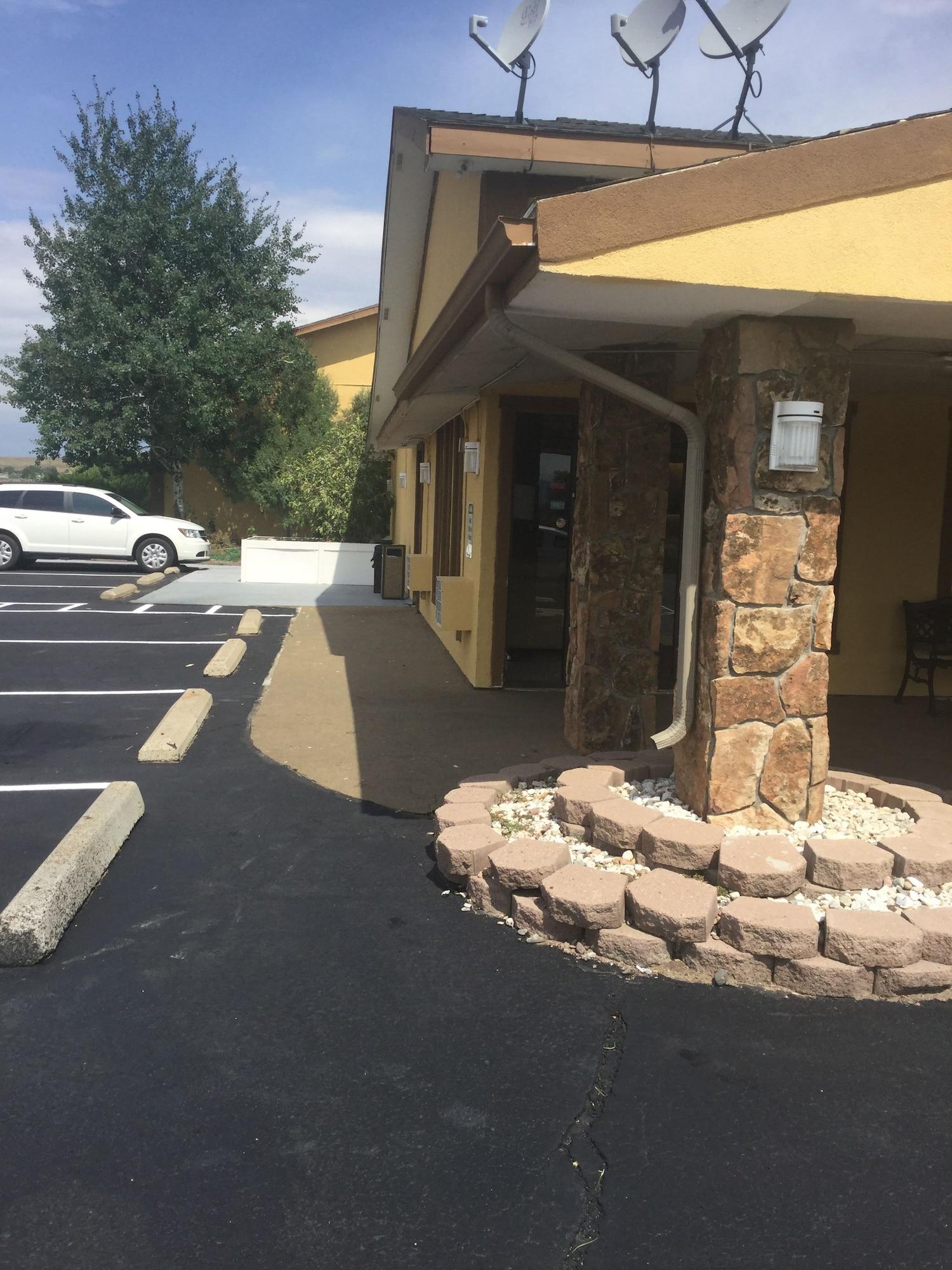 Vista Exterior Super 8 by Wyndham Craig