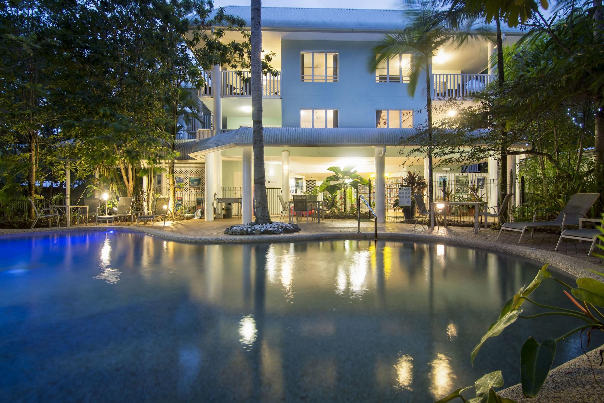 Varios Port Douglas Outrigger Holiday Apartments