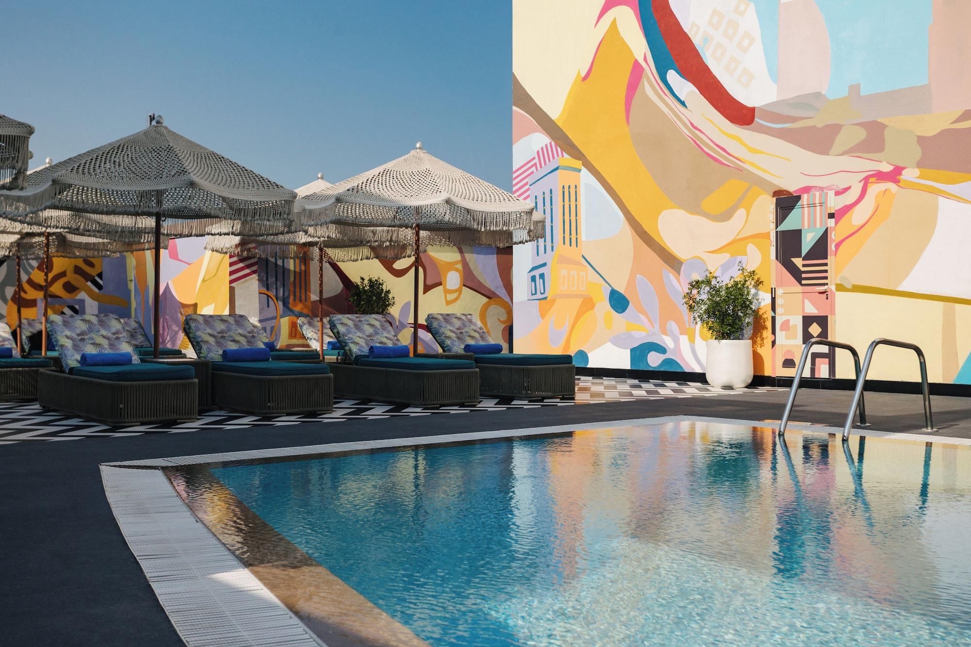 Vista Piscina Pullman Dubai Jumeirah Lakes Towers - Hotel and Residence