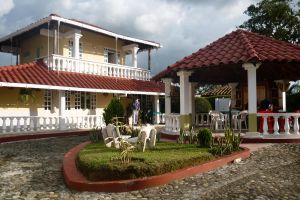Alojamiento - Casa Campestre La Colombiana