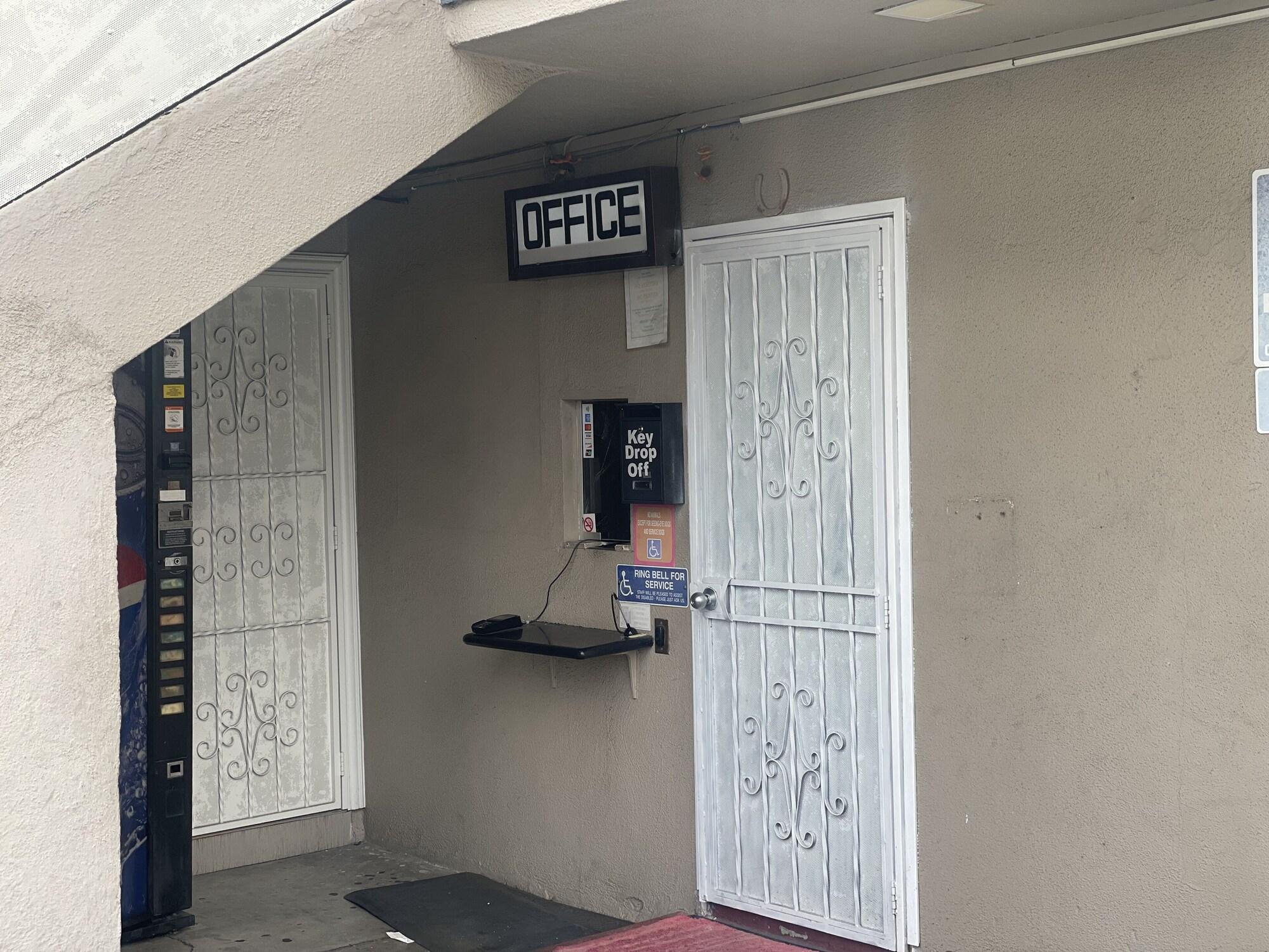 Vista Lobby Bob's Motel