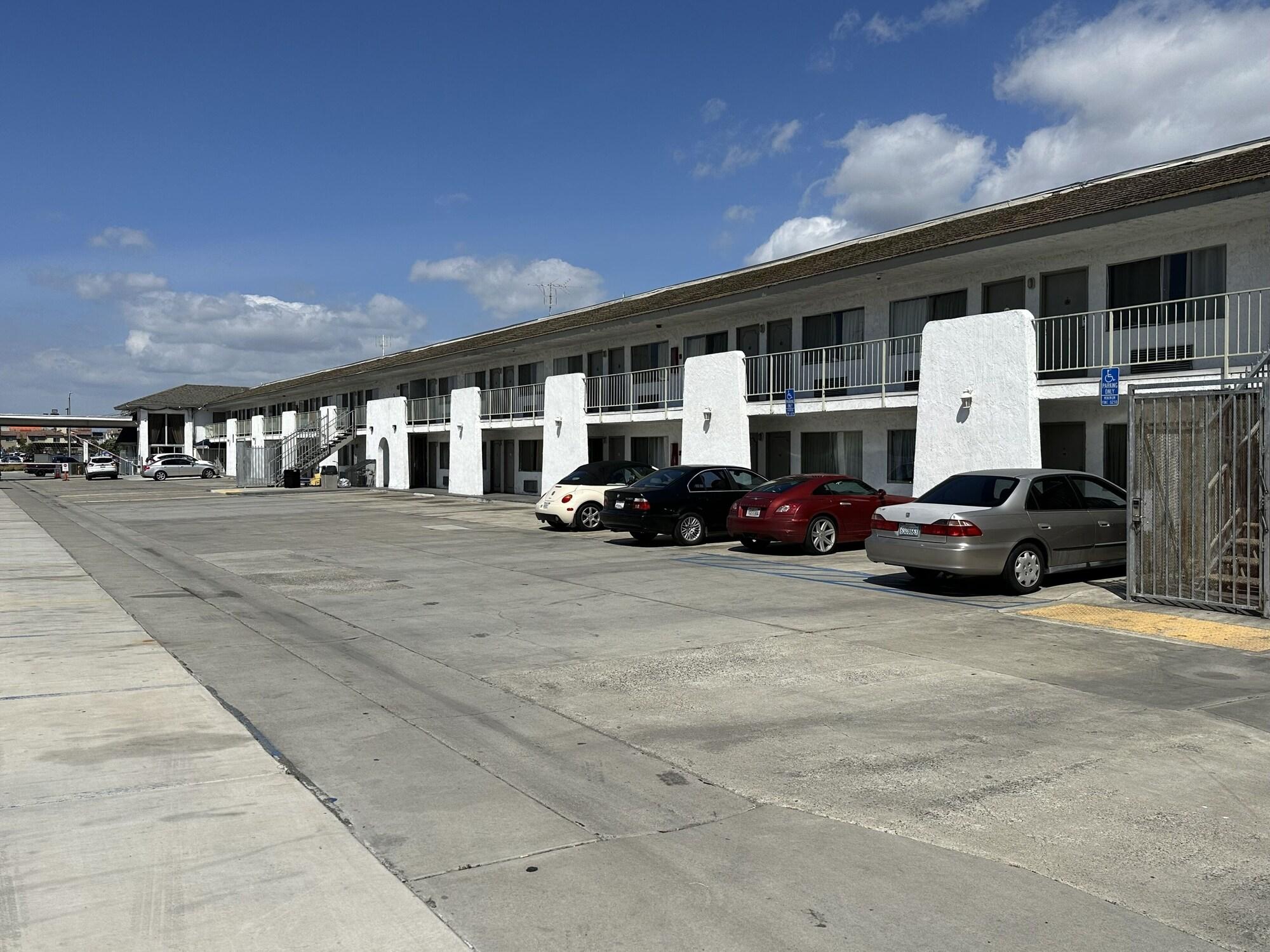 Varios Garden Grove Inn