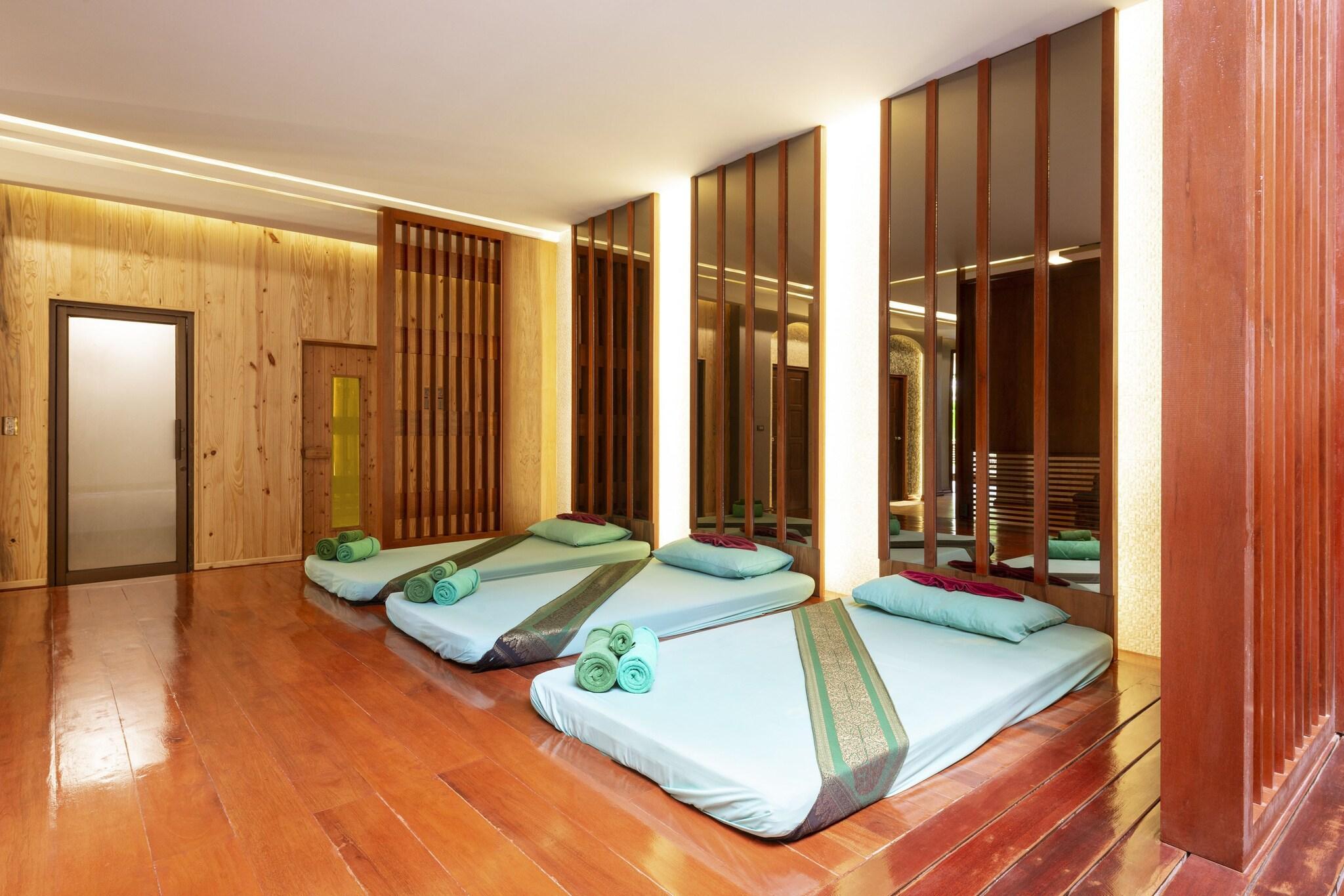 Playa Khaolak Bayfront Resort