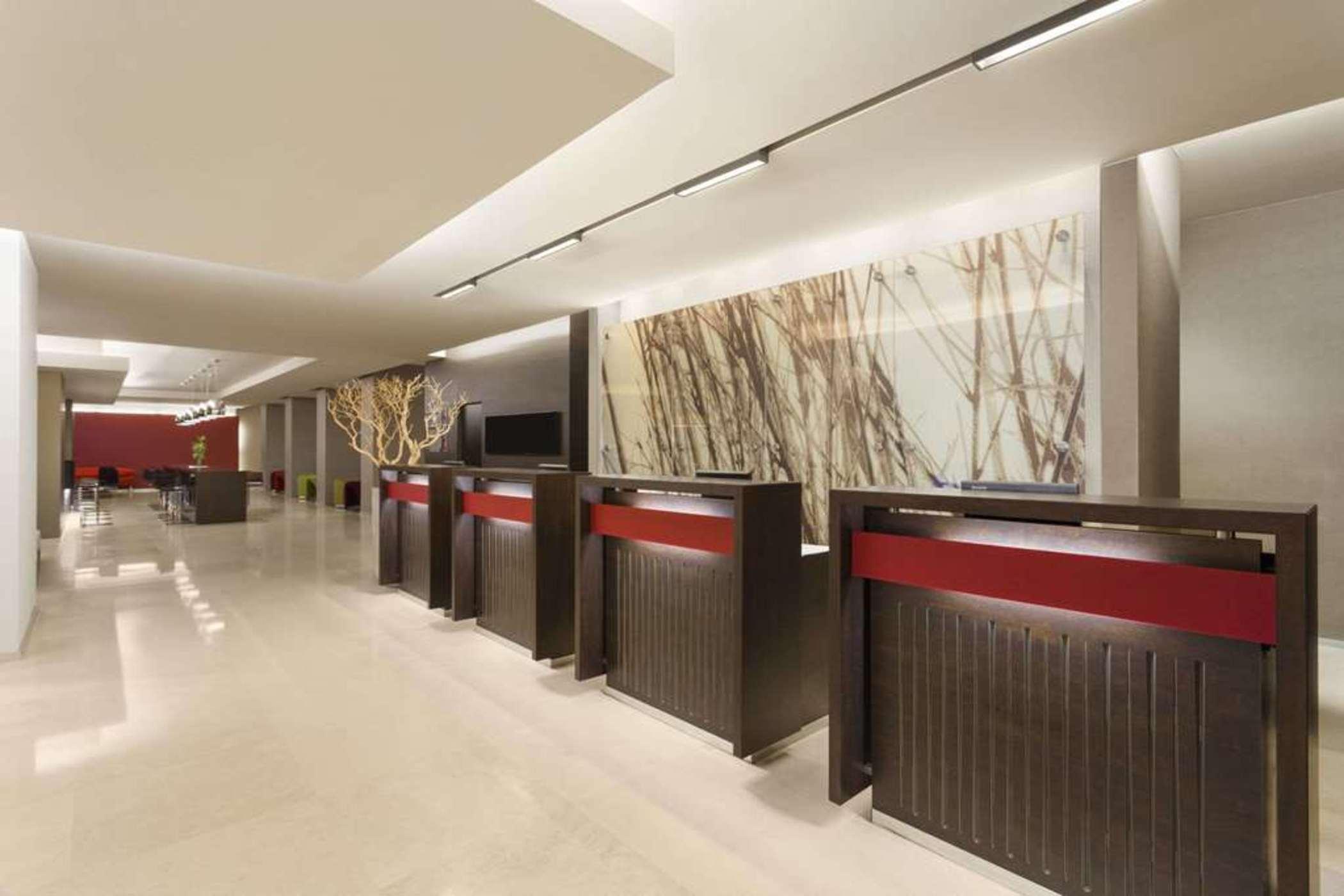 Vista Lobby Ramada Plaza by Wyndham Bucharest Convention Center
