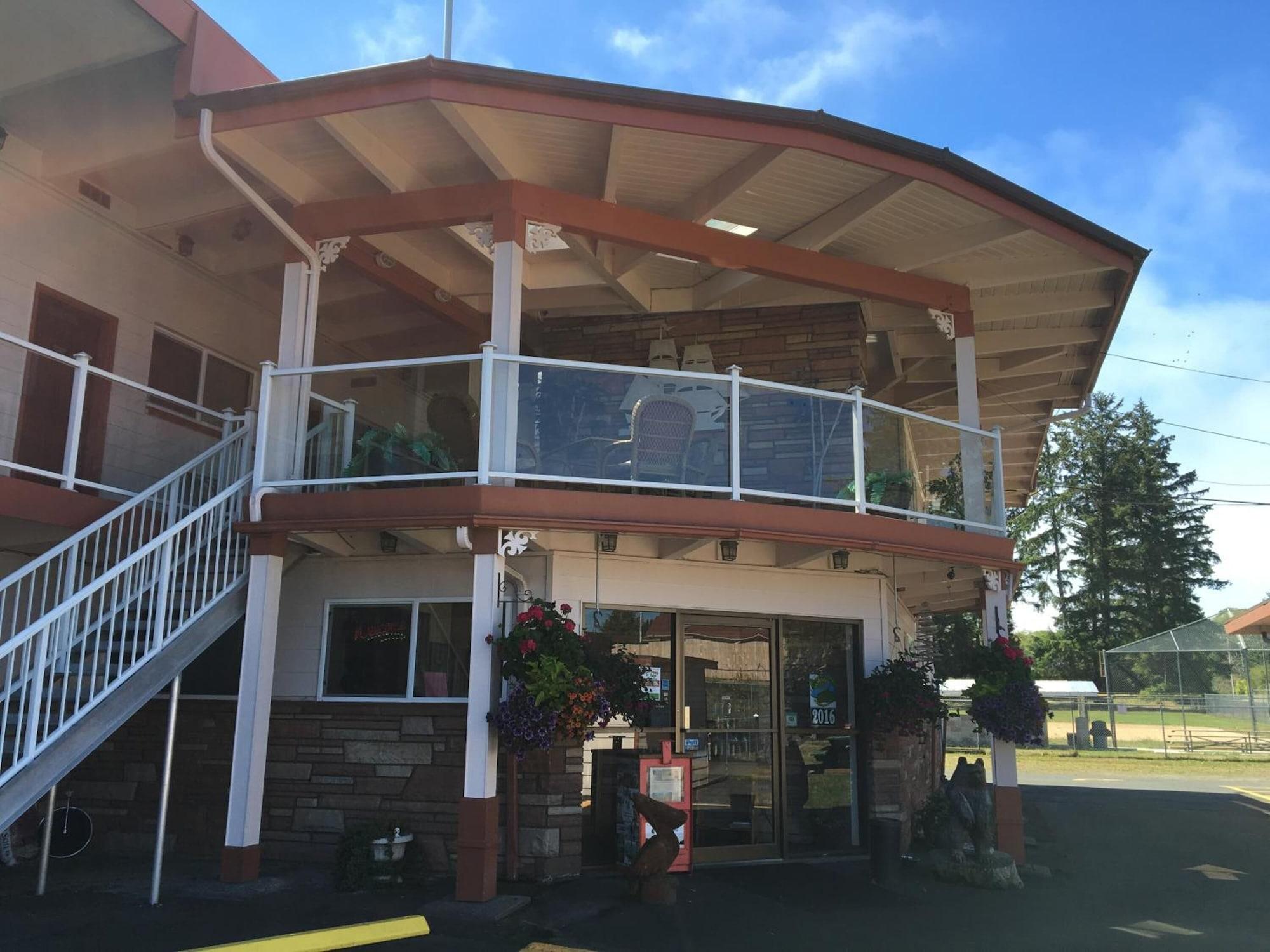 Varios Breakers Boutique Inn