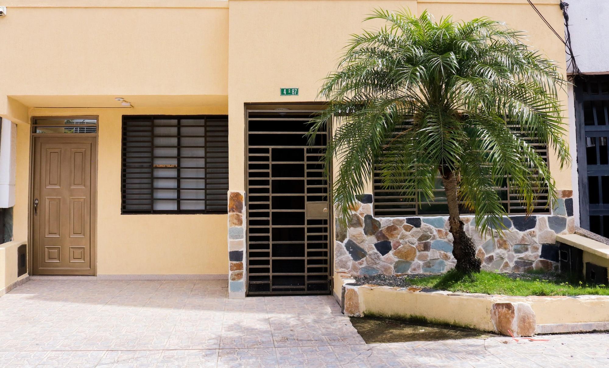 Varios Hostal CaliView Inn