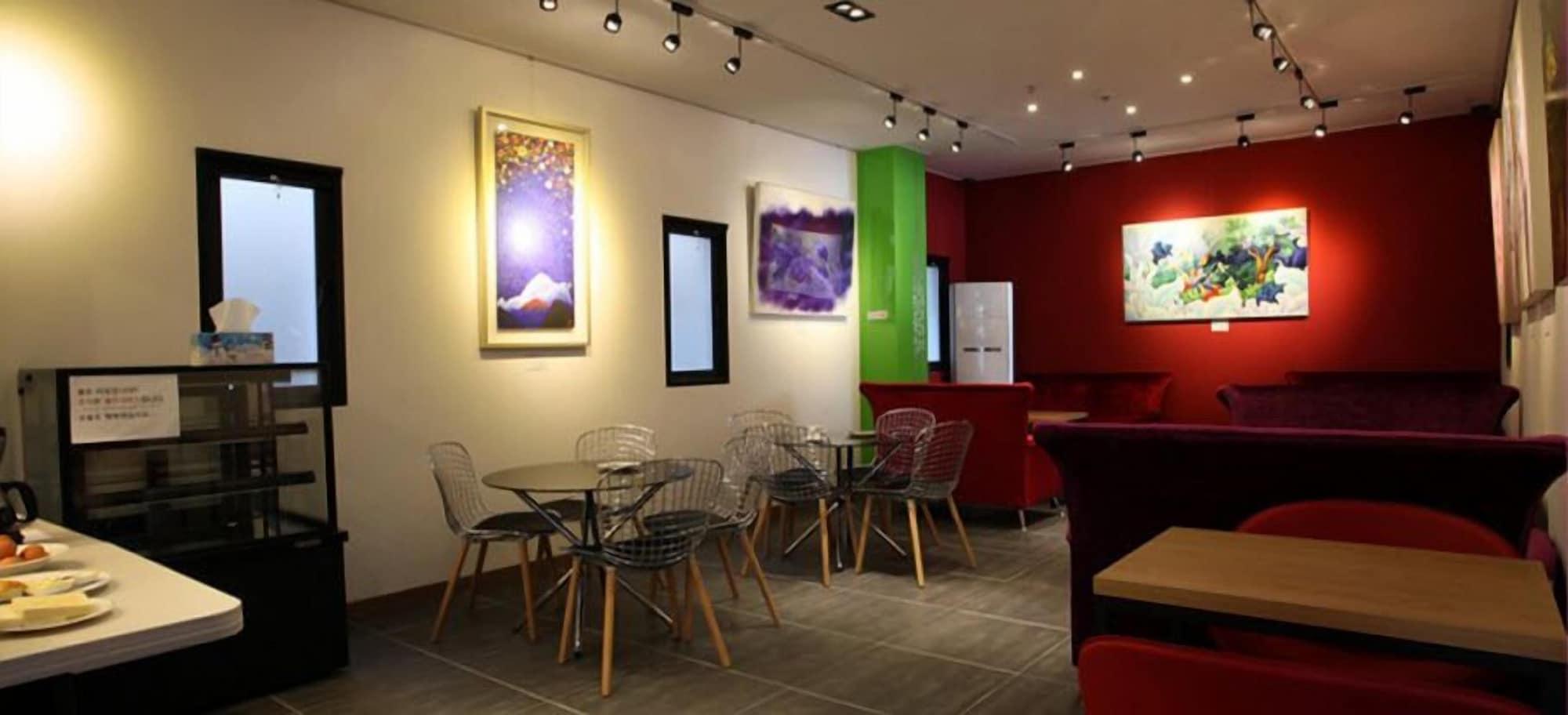 Restaurant Line Plus Hotel