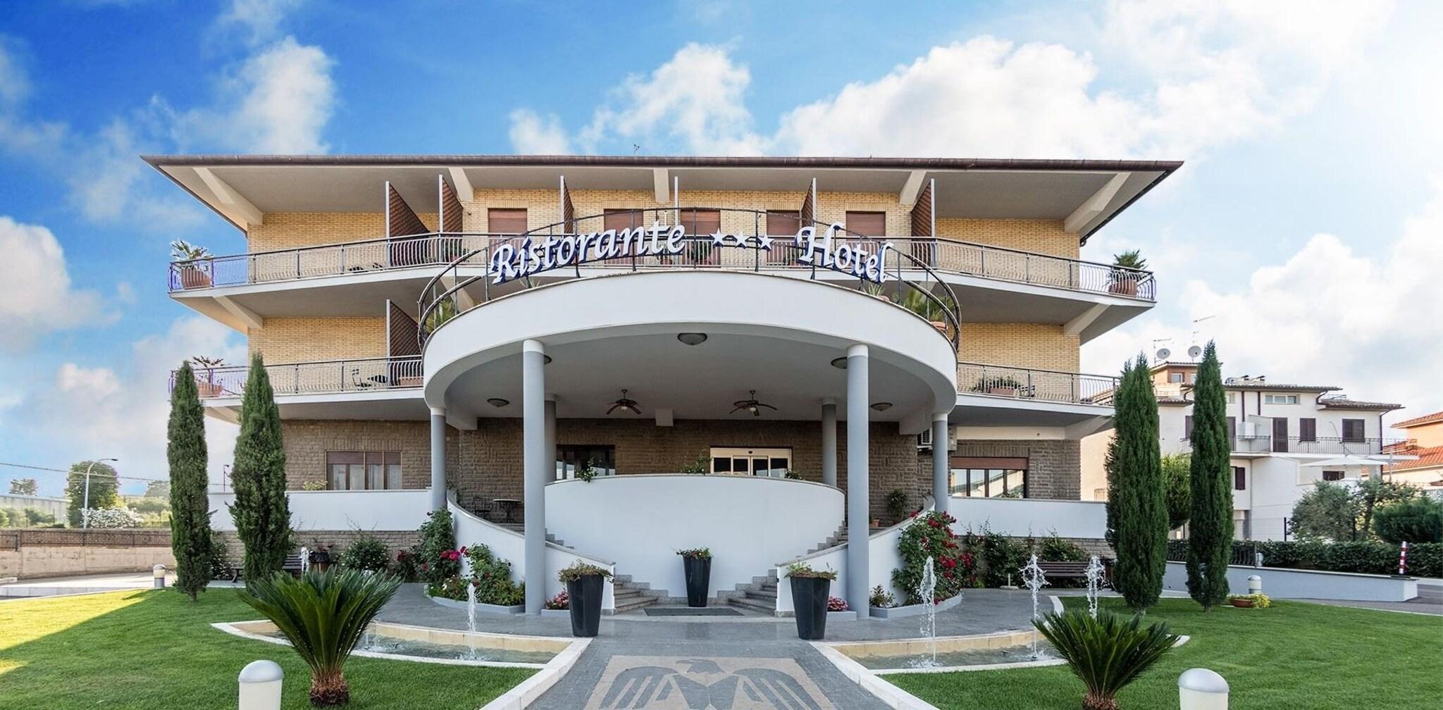 Vista Exterior Aquila Hotel