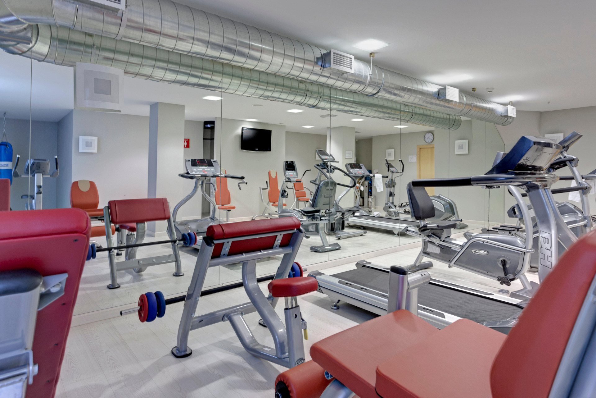 Gimnasio Crowne Plaza Madrid Airport by IHG