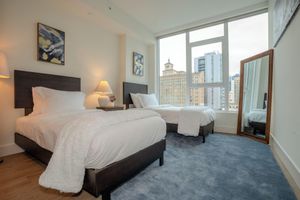 Alquiler Vacacional - A Downtown Escape • green and light-full  2BR/2BA + Balcony