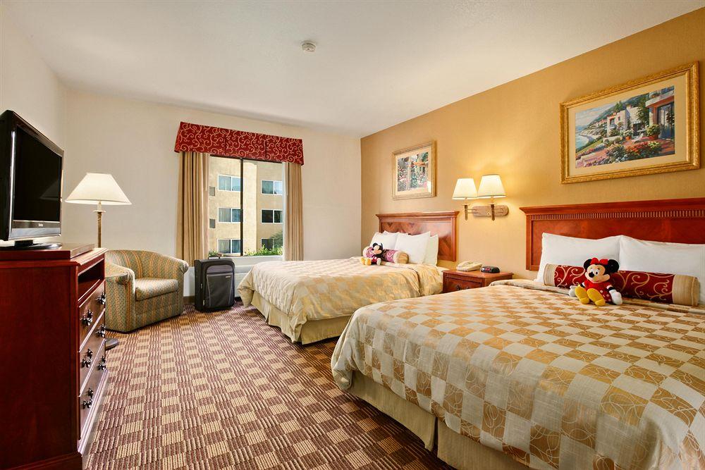Guest room Cortona Inn & Suites Anaheim Resort