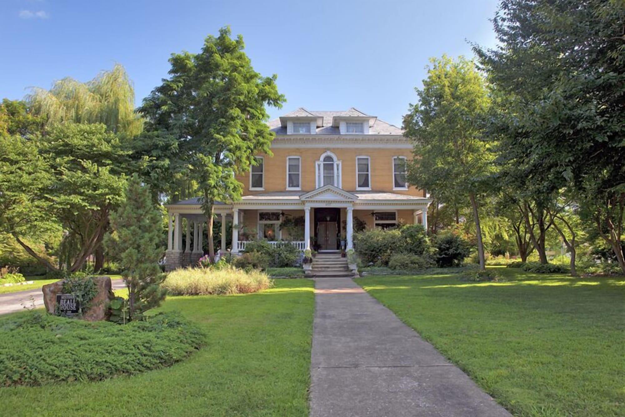 Vista Exterior Beall Mansion An Elegant Bed & Breakfast Inn