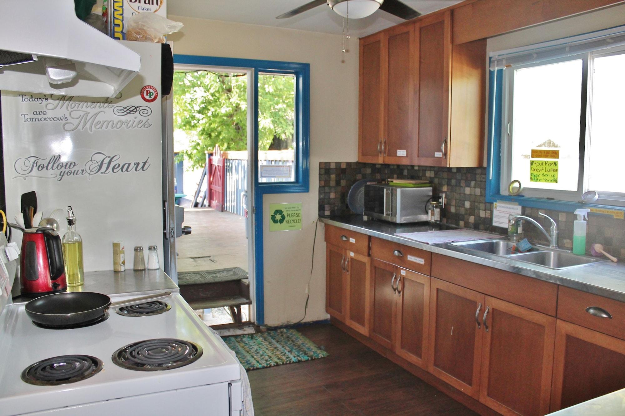 Equipamiento de Habitación Kelowna International Hostel