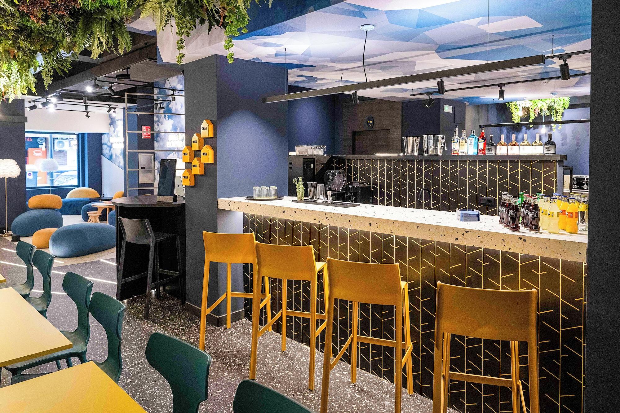 Bar/Salón Pathos by Mimood Aparthotels