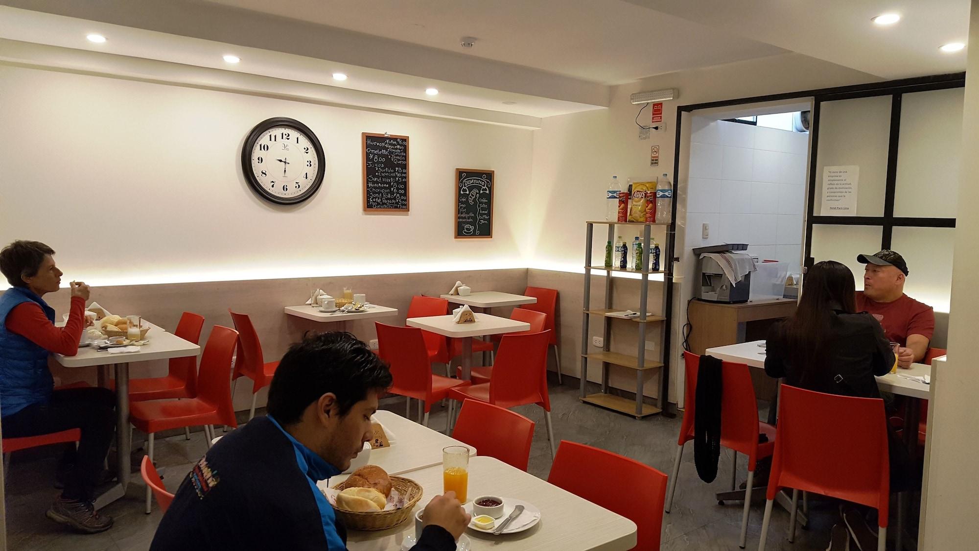 Bar/Salón Hotel Paris Lima