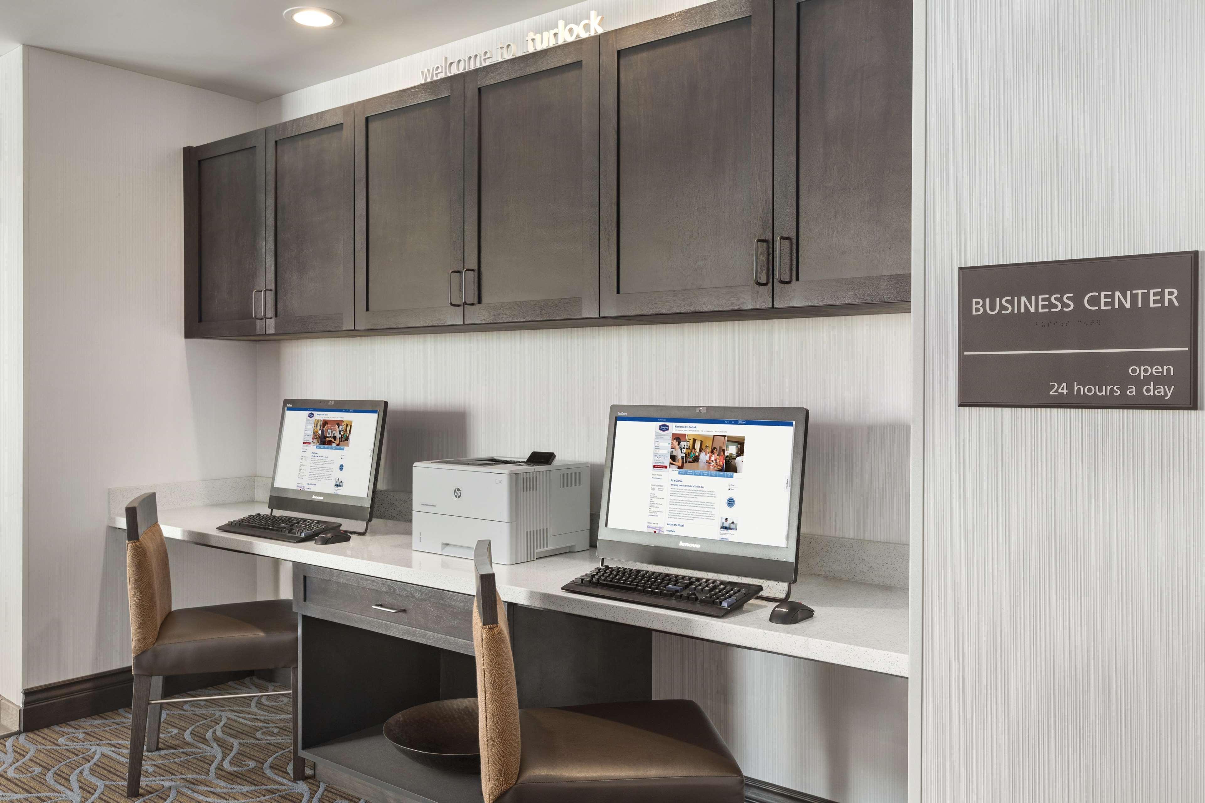 Centro de Negocios Hampton Inn Turlock