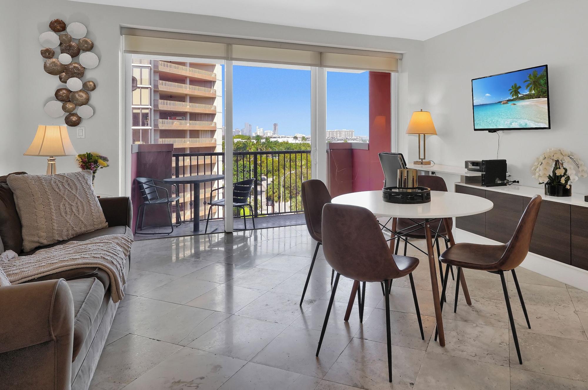 Varios Modern Bay View with Free Parking